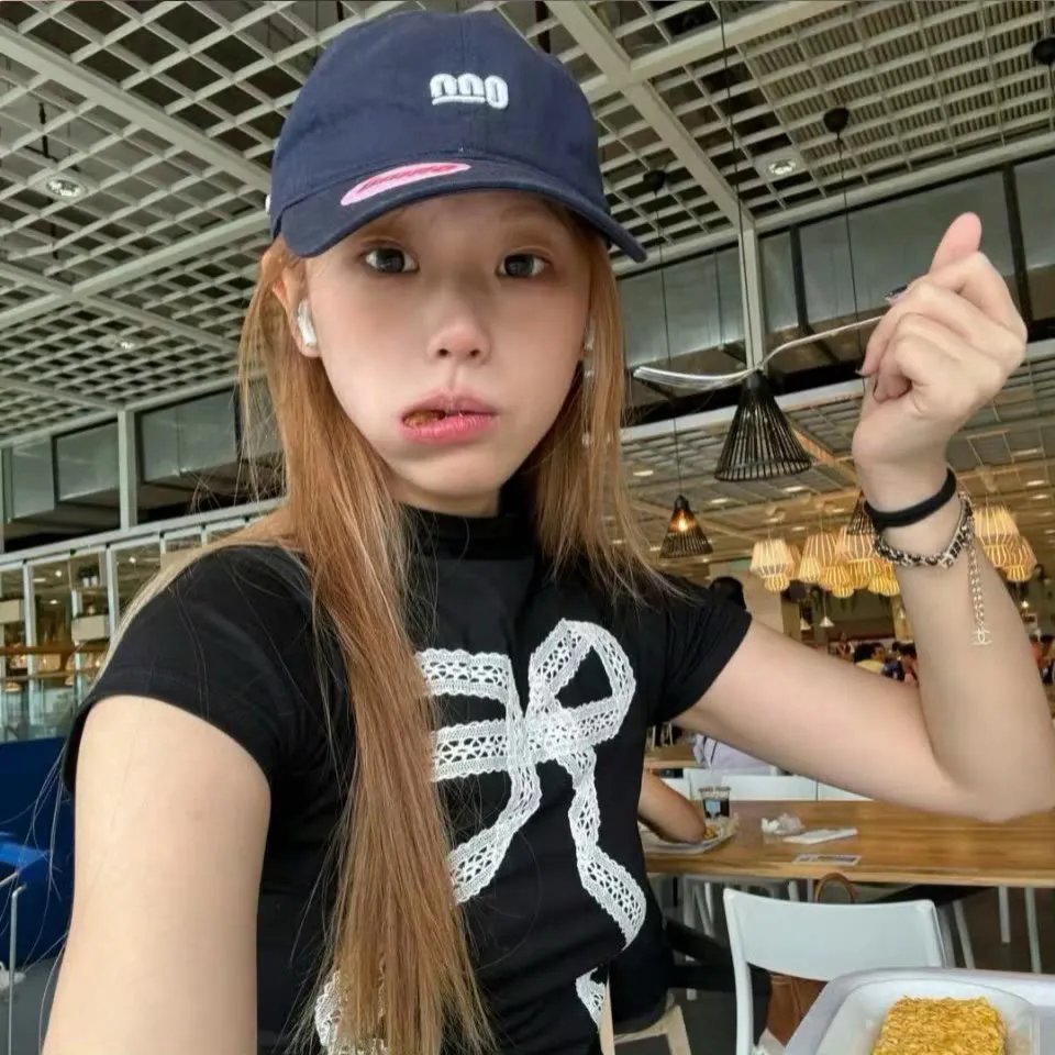三小一家人